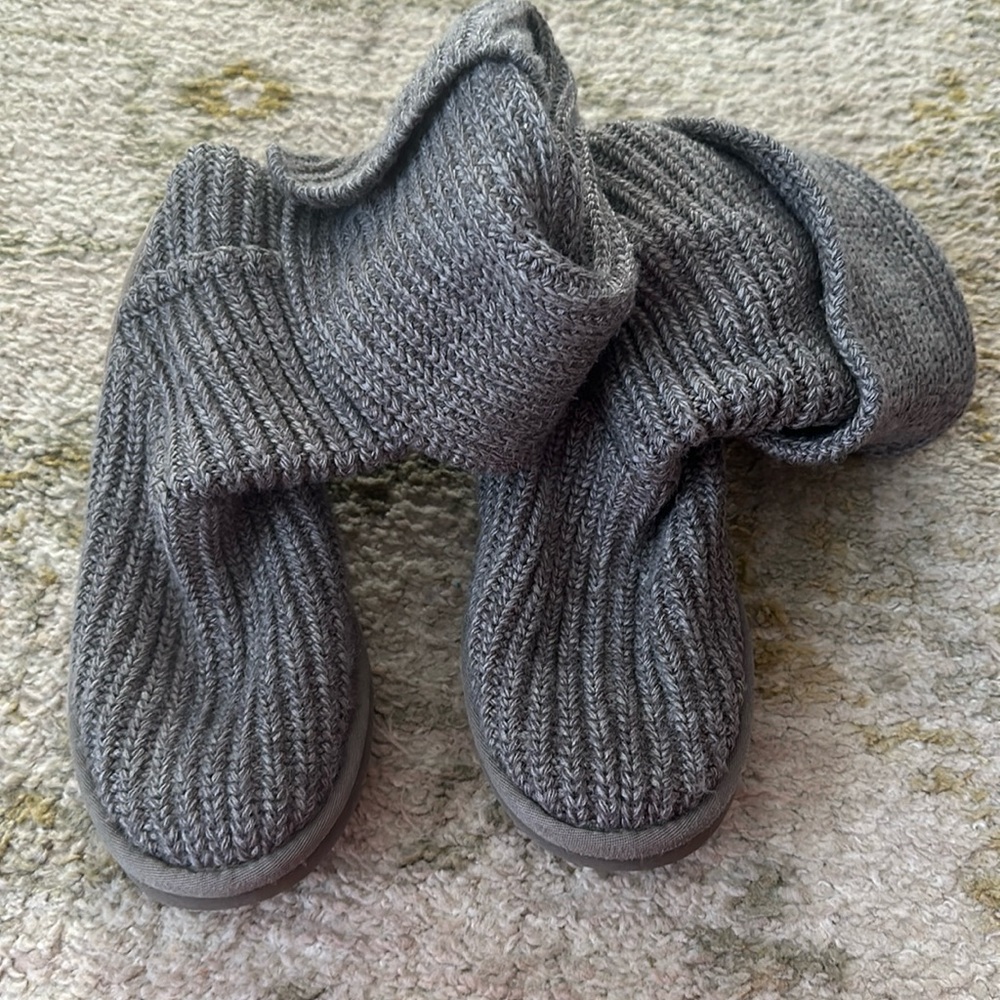 Gray Uggs- Knit